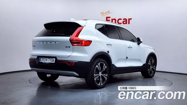 Volvo XC40 2021 — фото 2