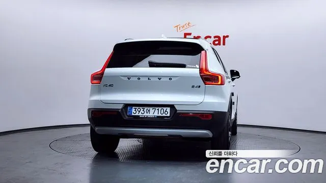 Volvo XC40 2021 — фото 4