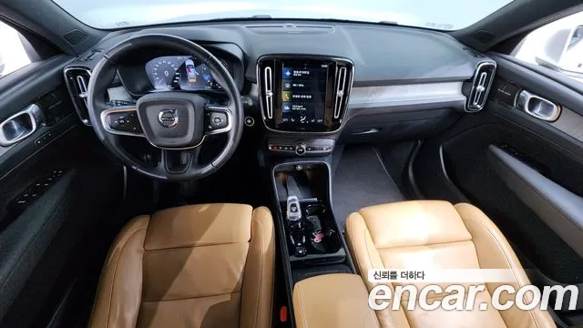 Volvo XC40 2021 — фото 10