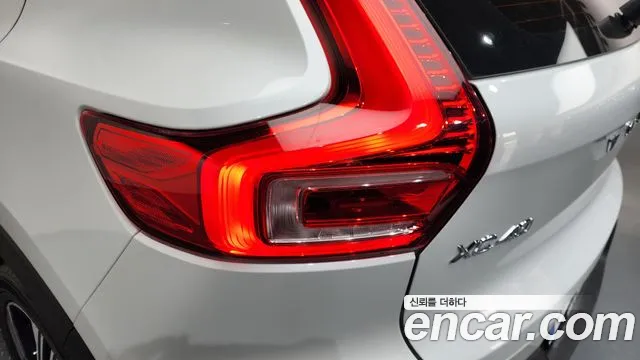 Volvo XC40 2021 — фото 9