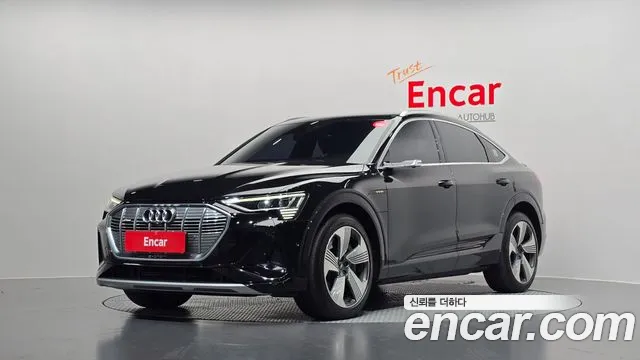 Audi e-tron 2021 — фото 1