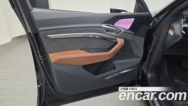 Audi e-tron 2021 — фото 14