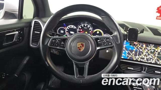 Porsche Cayenne 2019 — фото 13