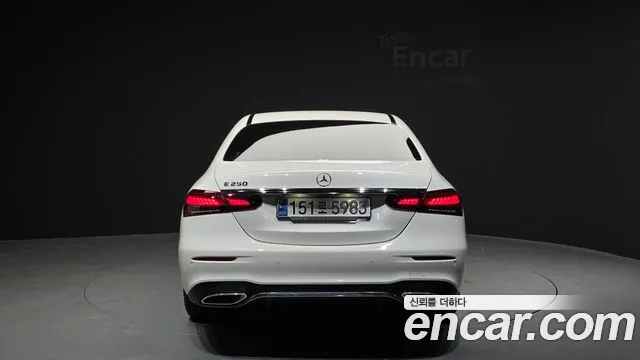 Mercedes-Benz E-Class 2023 — фото 4