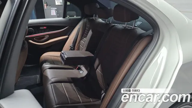 Mercedes-Benz E-Class 2023 — фото 18