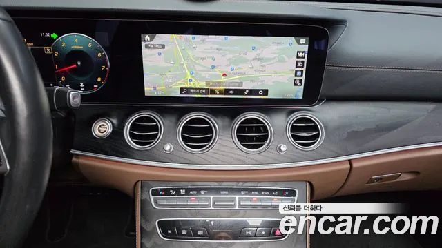 Mercedes-Benz E-Class 2023 — фото 19