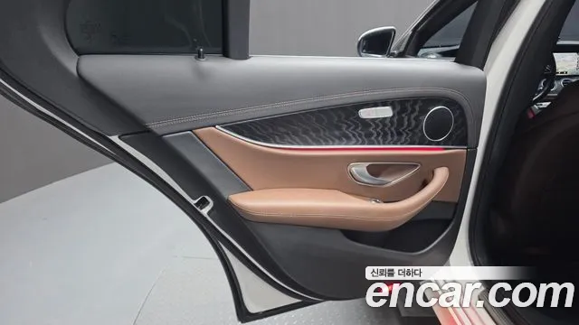 Mercedes-Benz E-Class 2023 — фото 15