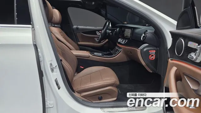 Mercedes-Benz E-Class 2023 — фото 16