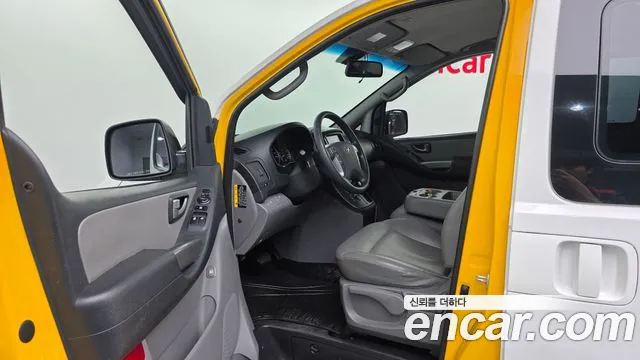 Hyundai Starex 2017 — фото 11