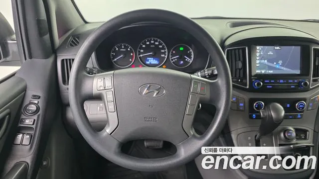 Hyundai Starex 2017 — фото 14