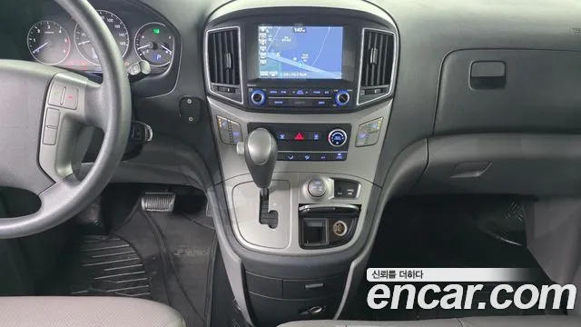 Hyundai Starex 2017 — фото 15