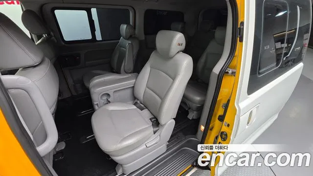 Hyundai Starex 2017 — фото 18