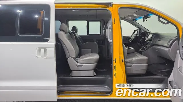 Hyundai Starex 2017 — фото 19