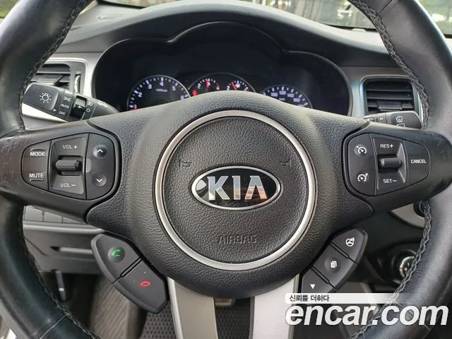 Kia Carens 2017 — фото 13