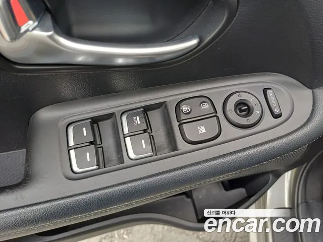 Kia Carens 2017 — фото 16