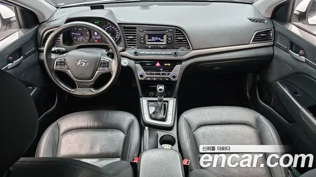 Hyundai AVANTE 2017 — фото 10