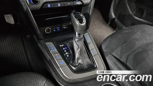Hyundai AVANTE 2017 — фото 12