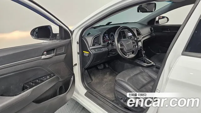 Hyundai AVANTE 2017 — фото 13