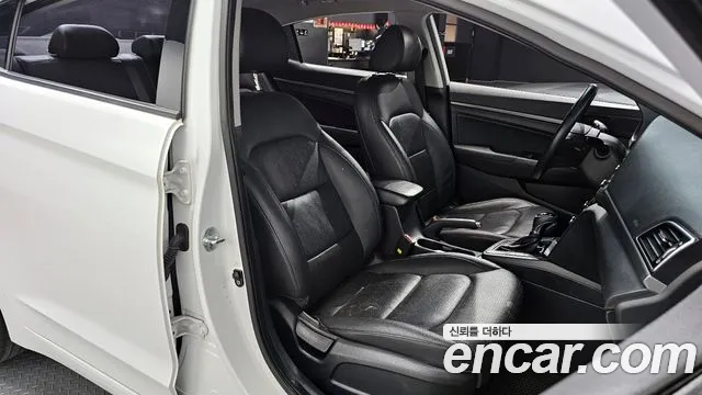 Hyundai AVANTE 2017 — фото 17