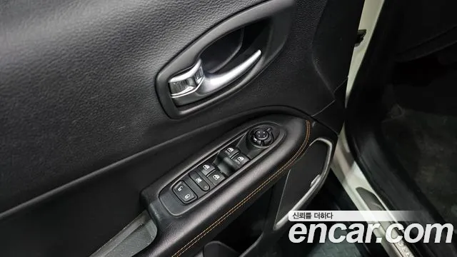 Jeep Compass 2019 — фото 14