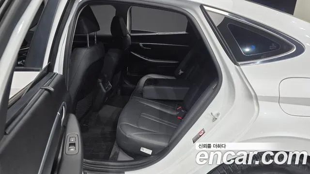 Hyundai Sonata 2020 — фото 18