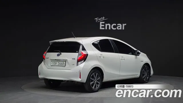 Toyota Prius 2019 — фото 2