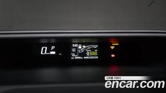 Toyota Prius 2019 — фото 11