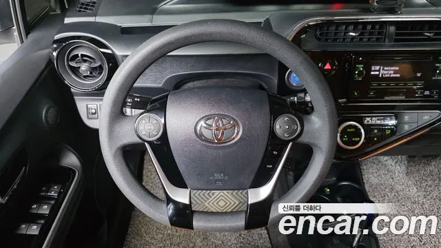 Toyota Prius 2019 — фото 19