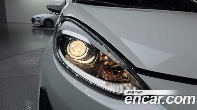 Toyota Prius 2019 — фото 8