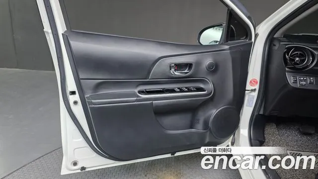 Toyota Prius 2019 — фото 14