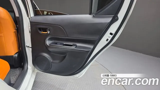 Toyota Prius 2019 — фото 15