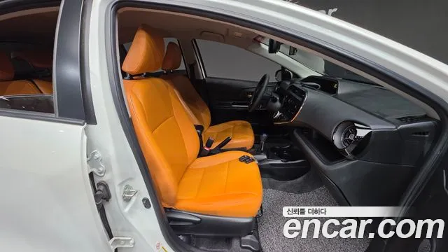 Toyota Prius 2019 — фото 16