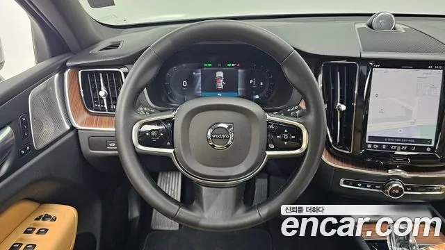 Volvo XC60 2023 — фото 20