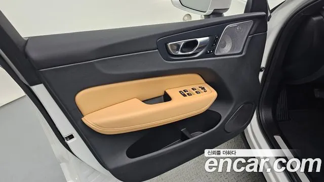 Volvo XC60 2023 — фото 14