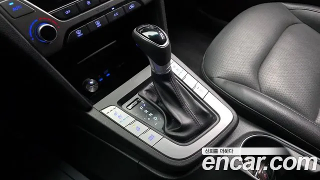 Hyundai AVANTE 2018 — фото 9