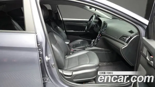 Hyundai AVANTE 2018 — фото 11