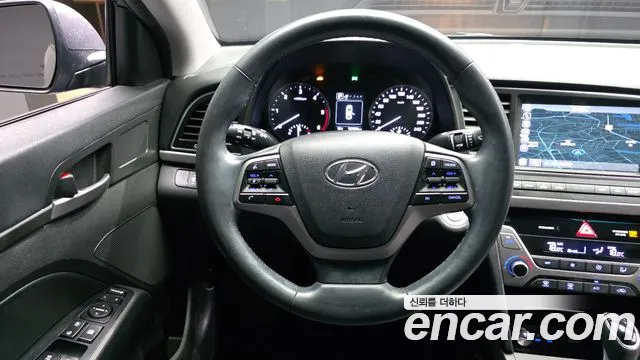 Hyundai AVANTE 2018 — фото 13