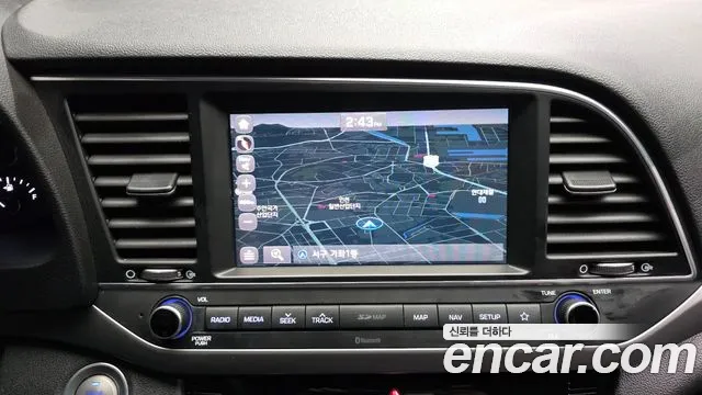 Hyundai AVANTE 2018 — фото 14