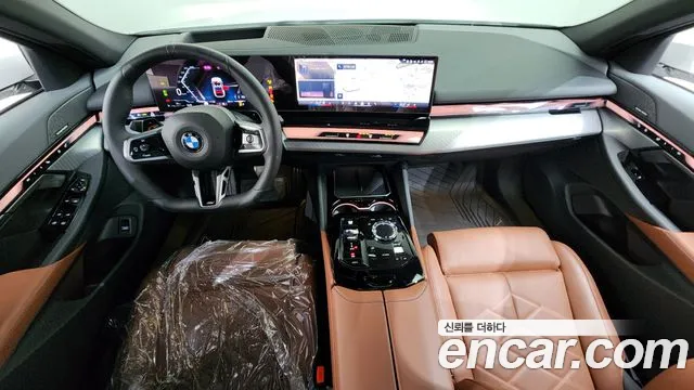BMW 5-Series 2025 — фото 10
