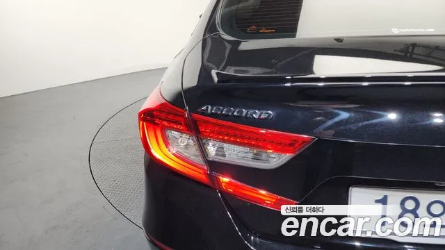 Honda Accord 2018 — фото 9