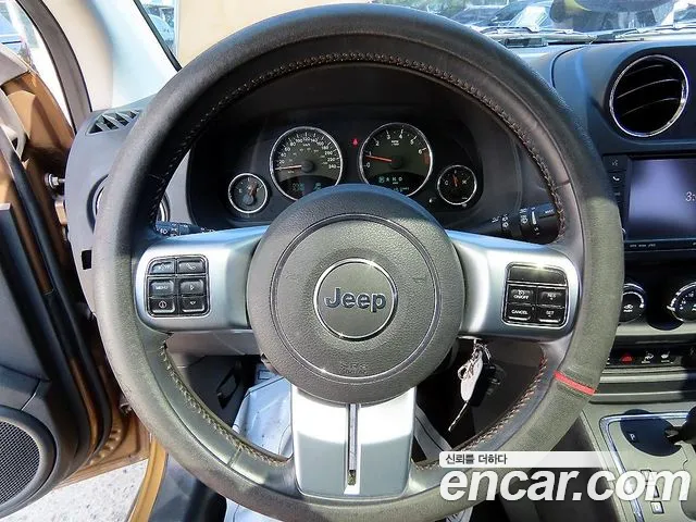 Jeep Compass 2011 — фото 8