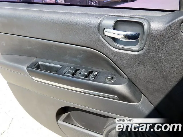 Jeep Compass 2011 — фото 11