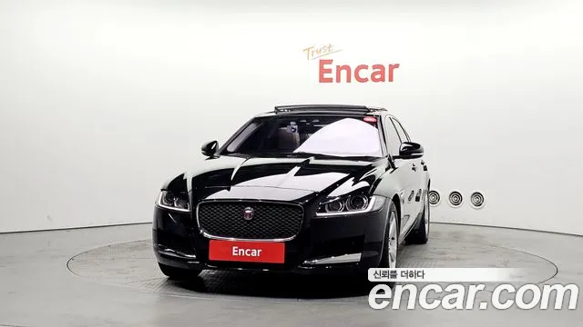 Jaguar XF 2018 — фото 3