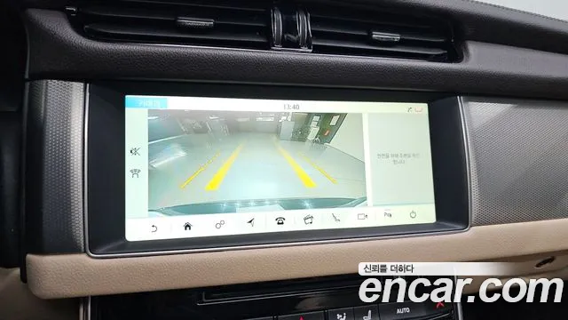Jaguar XF 2018 — фото 16