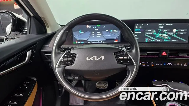 Kia EV6 2022 — фото 18
