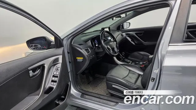 Hyundai AVANTE 2015 — фото 13