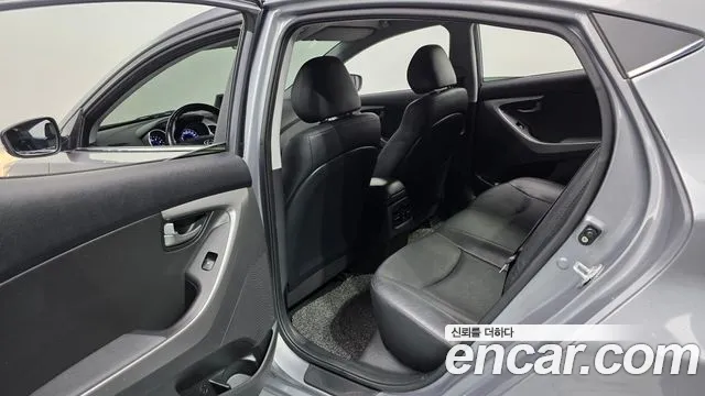 Hyundai AVANTE 2015 — фото 17