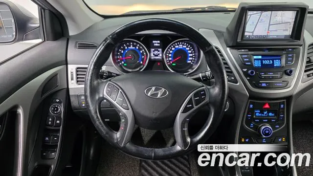 Hyundai AVANTE 2015 — фото 19