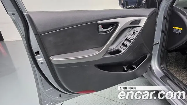 Hyundai AVANTE 2015 — фото 14