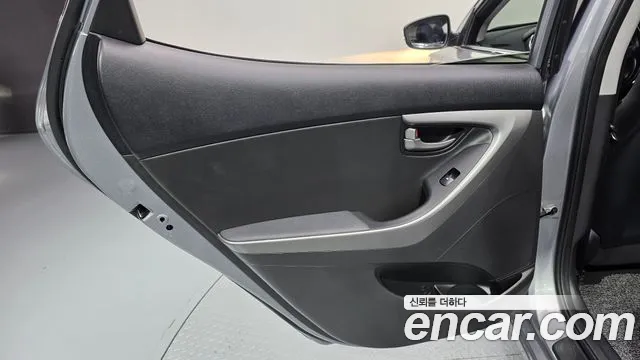Hyundai AVANTE 2015 — фото 15